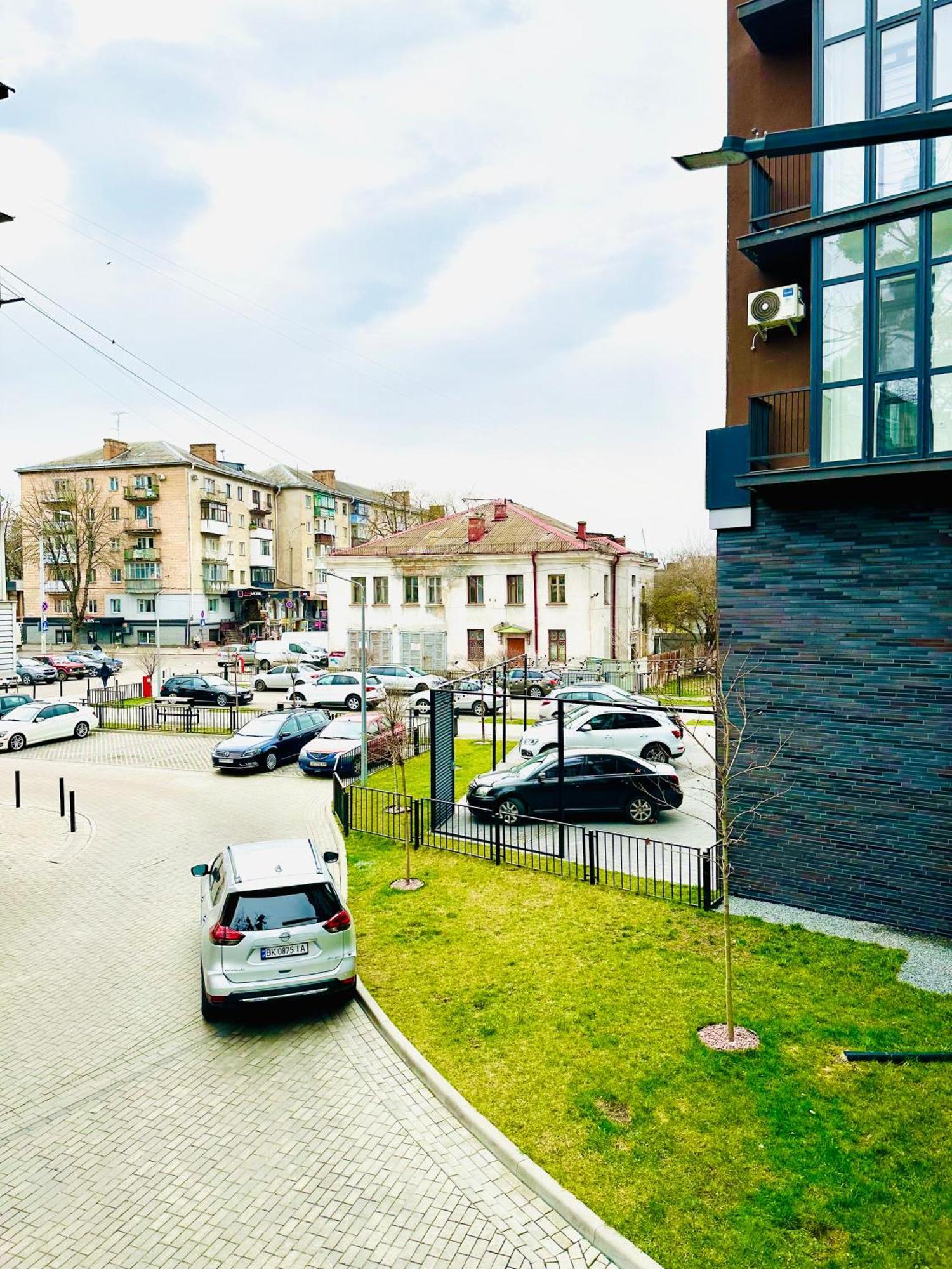Modern Apartments With A Coffee Machine In The City Center, A View Of The City Ρίβνε Εξωτερικό φωτογραφία