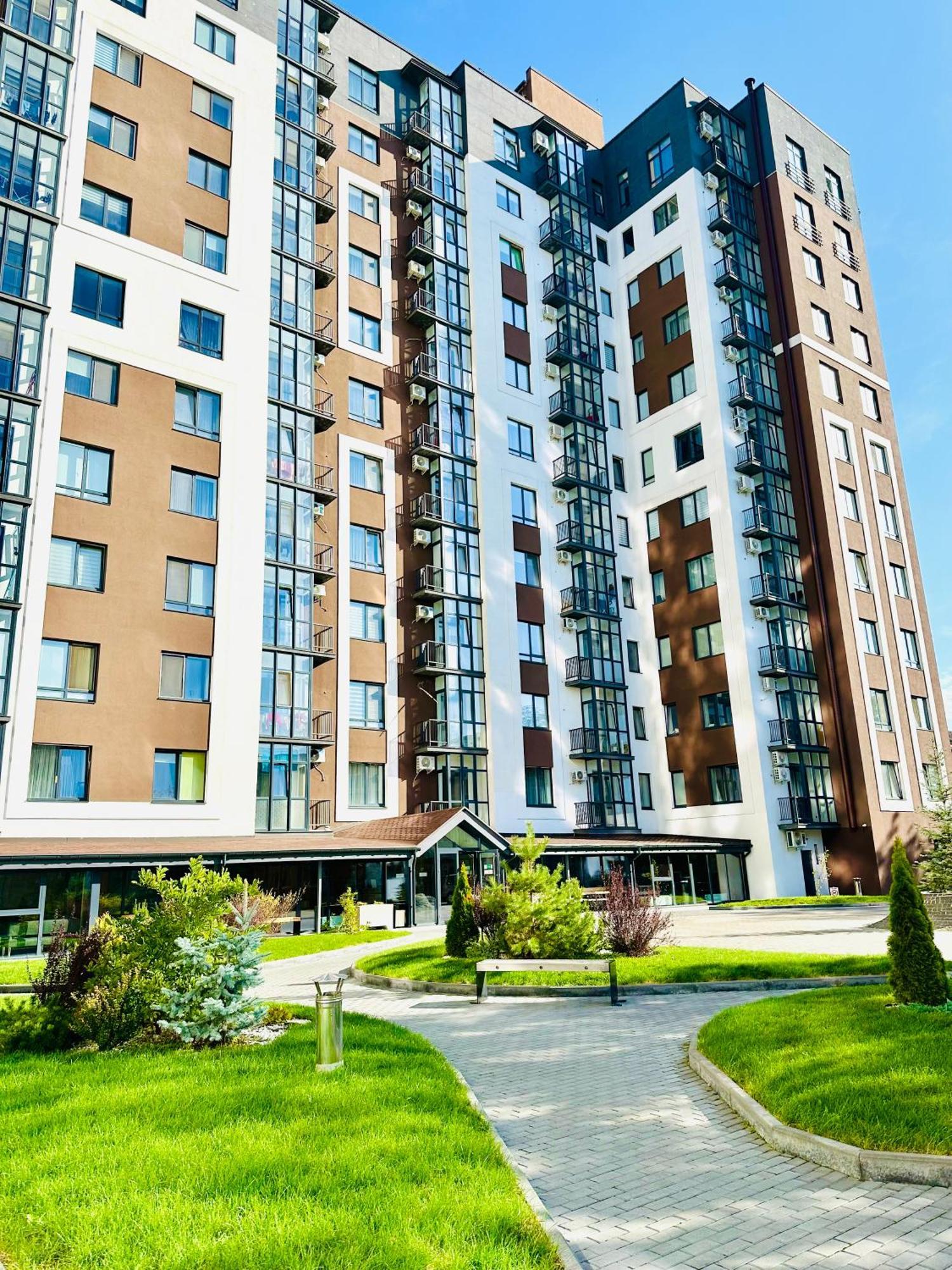 Modern Apartments With A Coffee Machine In The City Center, A View Of The City Ρίβνε Εξωτερικό φωτογραφία