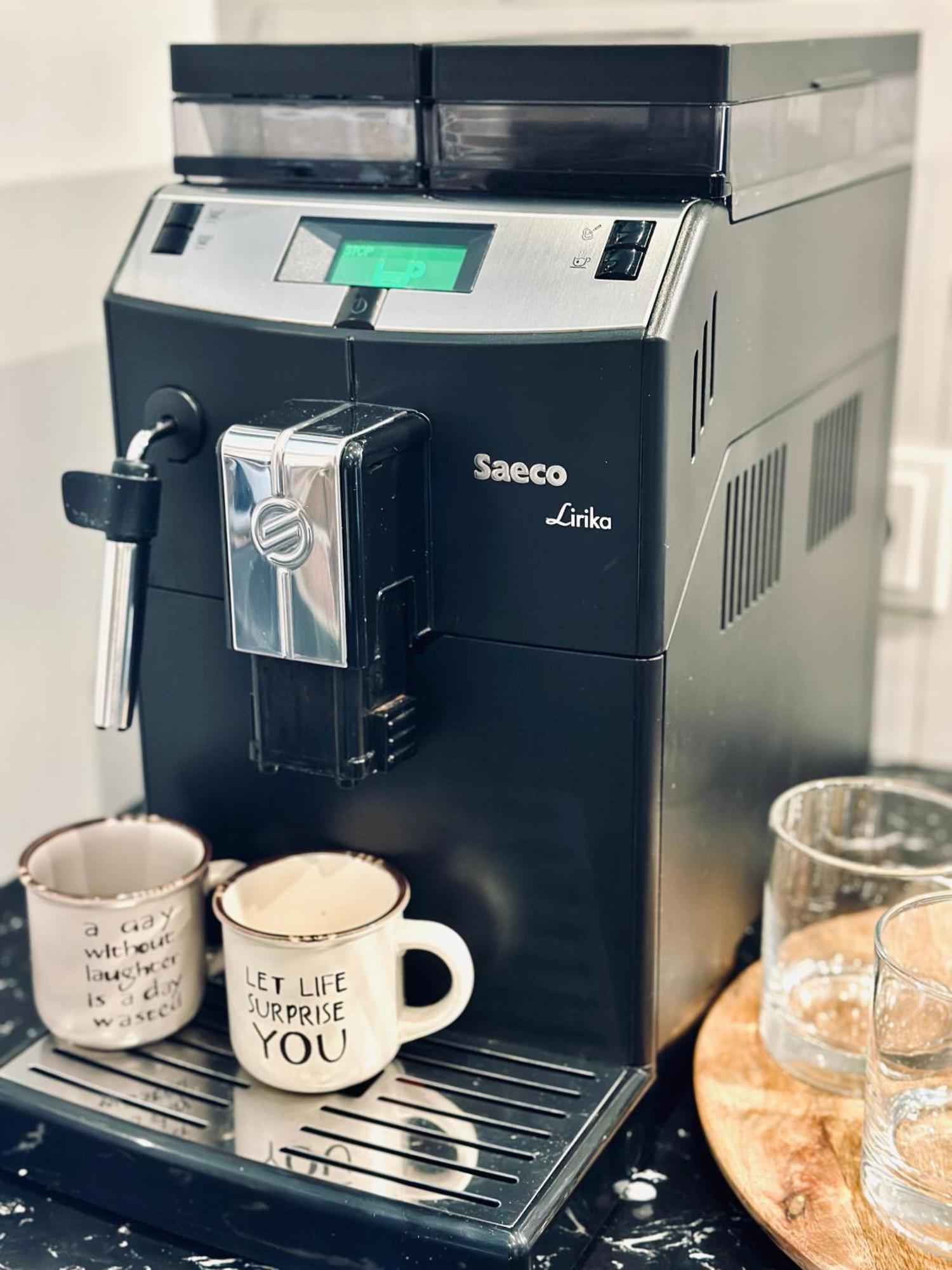 Modern Apartments With A Coffee Machine In The City Center, A View Of The City Ρίβνε Εξωτερικό φωτογραφία