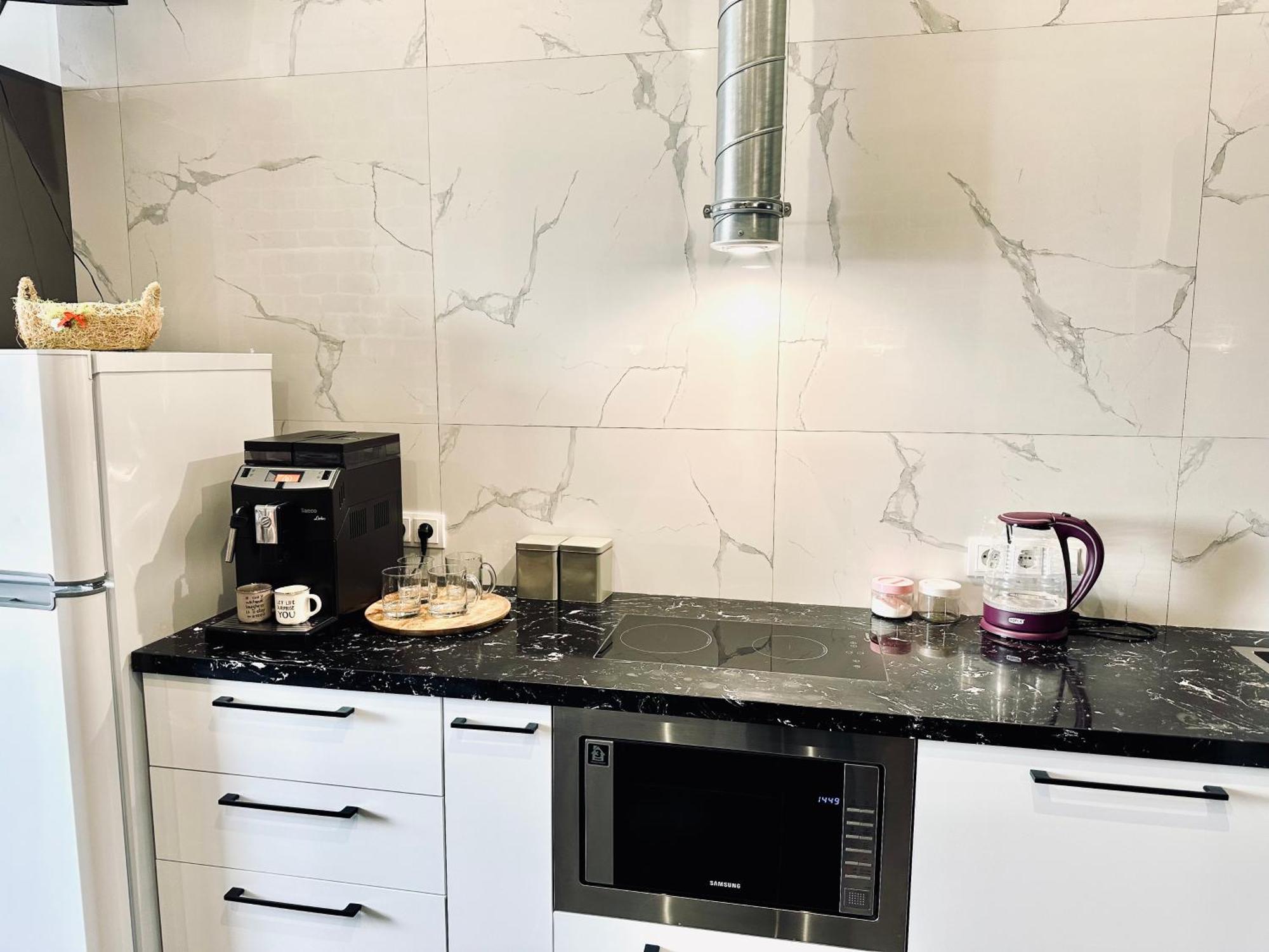 Modern Apartments With A Coffee Machine In The City Center, A View Of The City Ρίβνε Εξωτερικό φωτογραφία